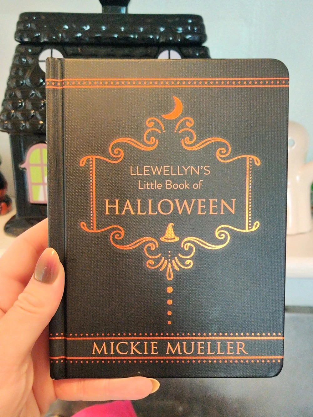 Llewellyn's Little Book of Halloween Black & Orange